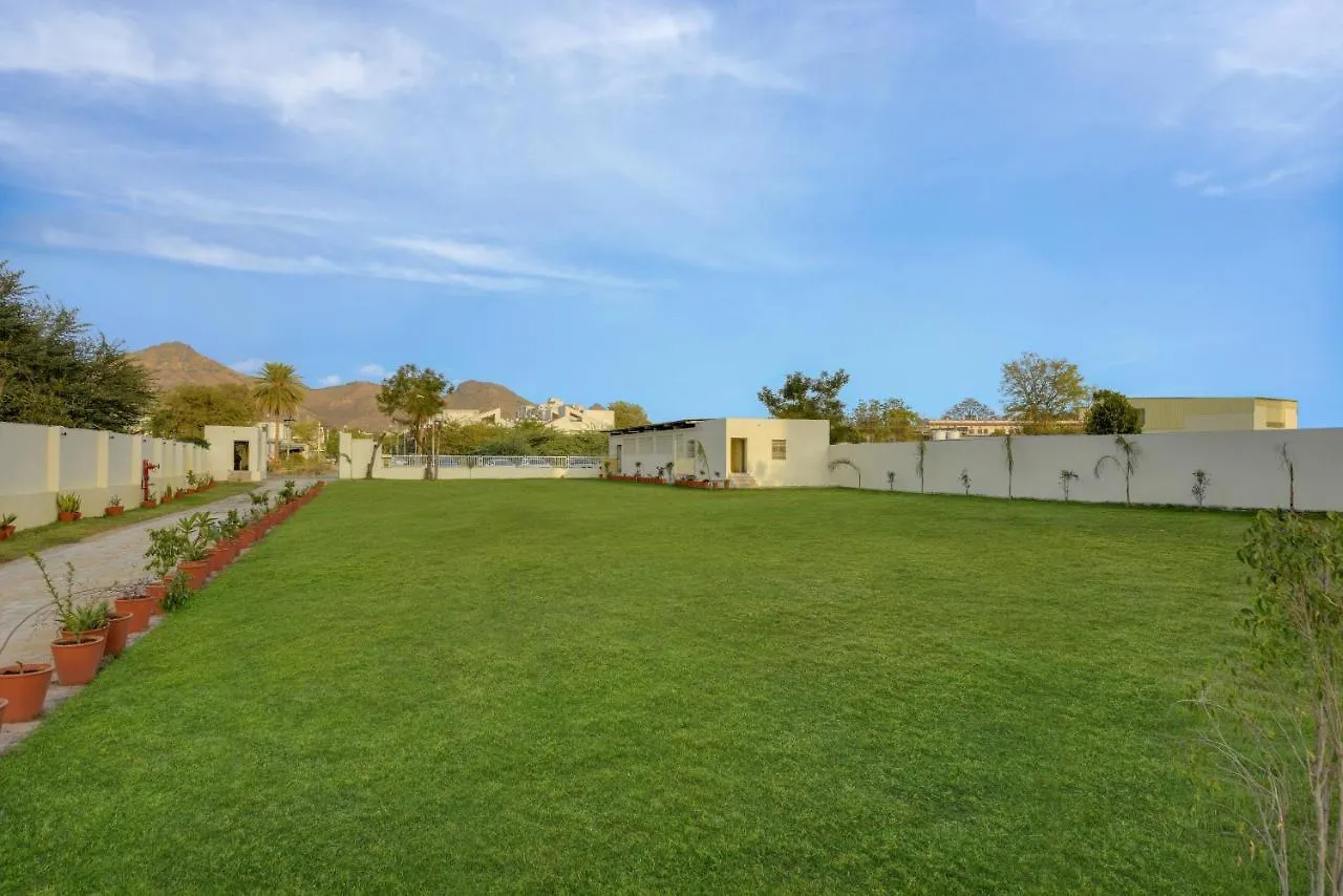****  Hotel Khumani By Hills N Dunes Udaipur India